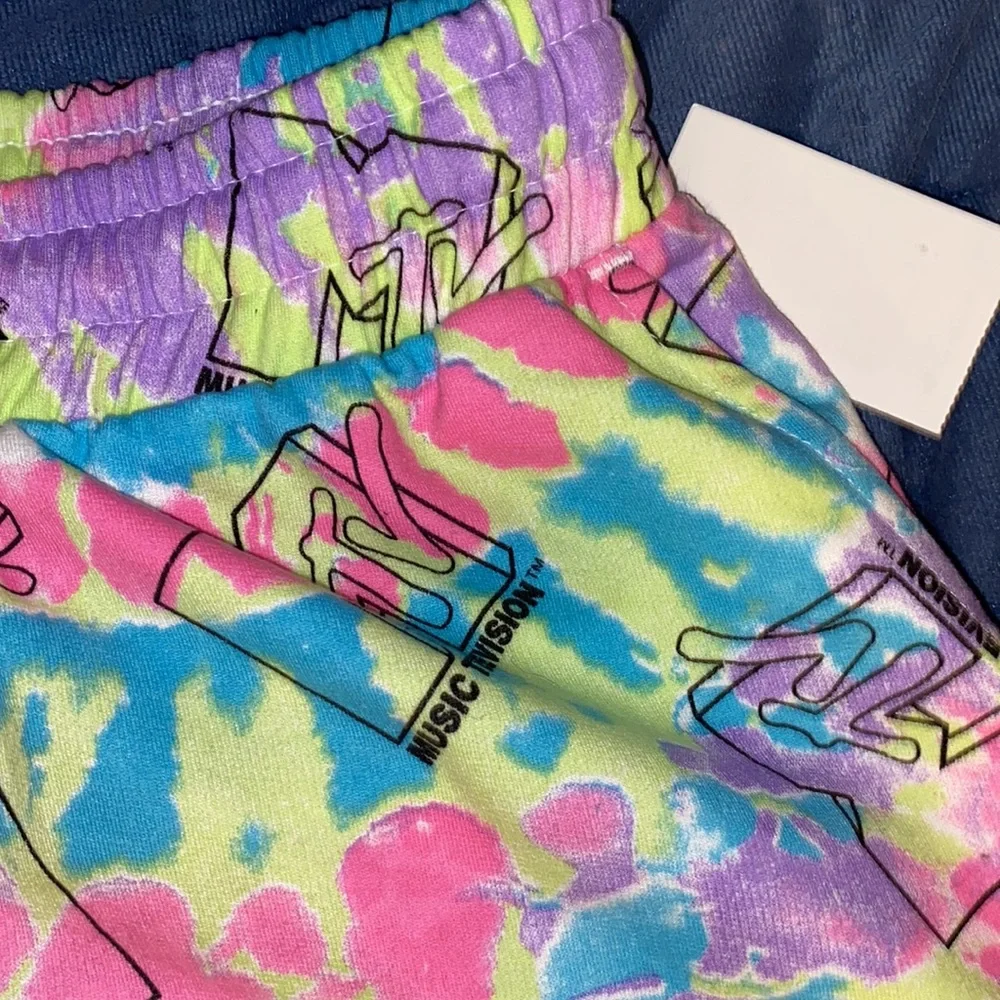NWT MTV tie dyed‎ sweat shorts w/pockets &drawstring. Very vibrant&comfortable